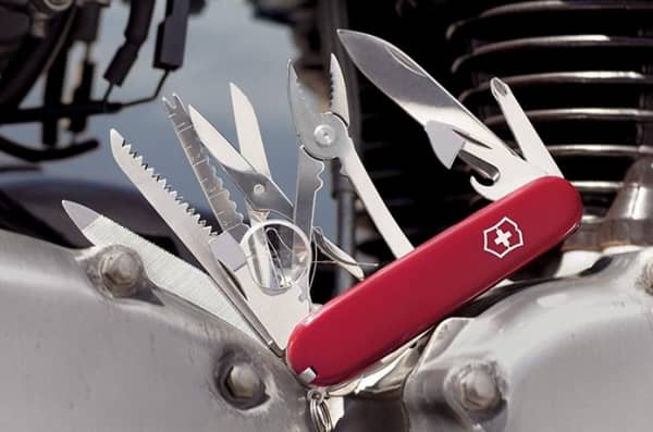  Victorinox Huntsman Wood Swiss Army Knife, Medium, Camping  Pocket Knives, Multi Tool, 13 Functions, Large Blade, Saw, Wood : Home &  Kitchen