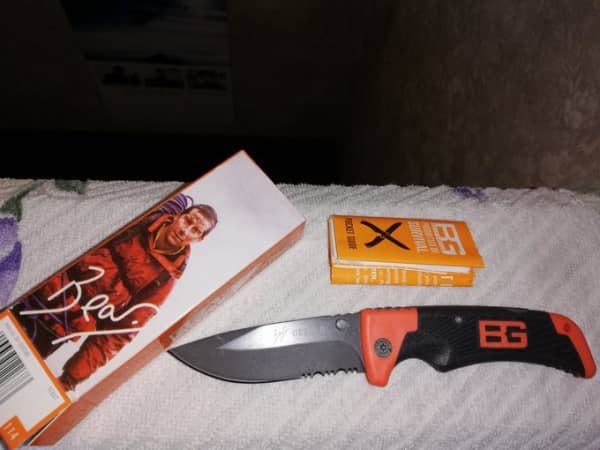 ¡Revisa el cuchillo definitivo de Bear Grylls! ¡Evaluación de la función y la calidad por parte de los usuarios! , Escudo