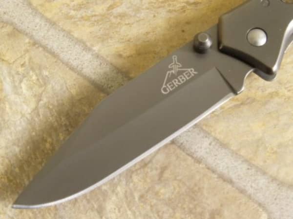 ¡Revisa el cuchillo definitivo de Bear Grylls! ¡Evaluación de la función y la calidad por parte de los usuarios! , Escudo