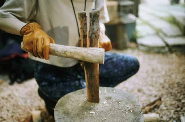 4 types of blades only? Introduction to Bushcraft by Misa Kimura, Shieldon