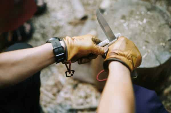 4 types of blades only? Introduction to Bushcraft by Misa Kimura, Shieldon