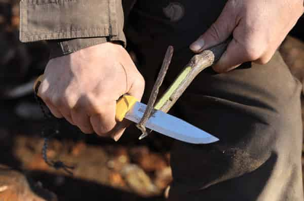 Basic knowledge of knives useful for camping, taught by Mora knife evangelist Shuhei Nagano, Shieldon