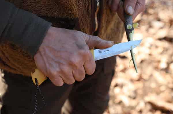 Basic knowledge of knives useful for camping, taught by Mora knife evangelist Shuhei Nagano, Shieldon