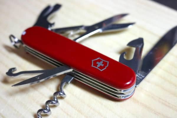 [Multi-outil recommandé par les auteurs d'EDC] Explication du « Grimpeur » de Victorinox , Shieldon