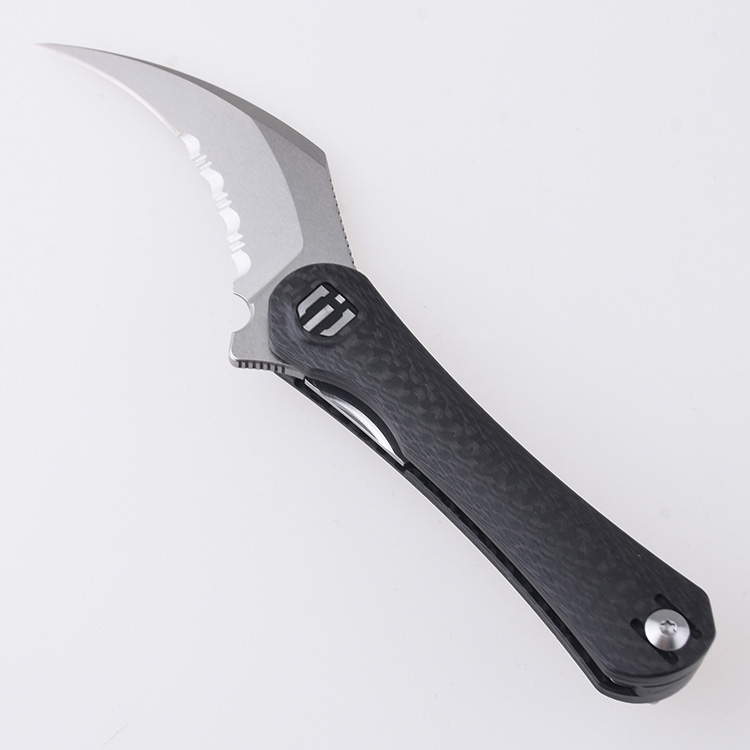 DC01J Scythe 154CM serrated stonewash carbon fiber s01